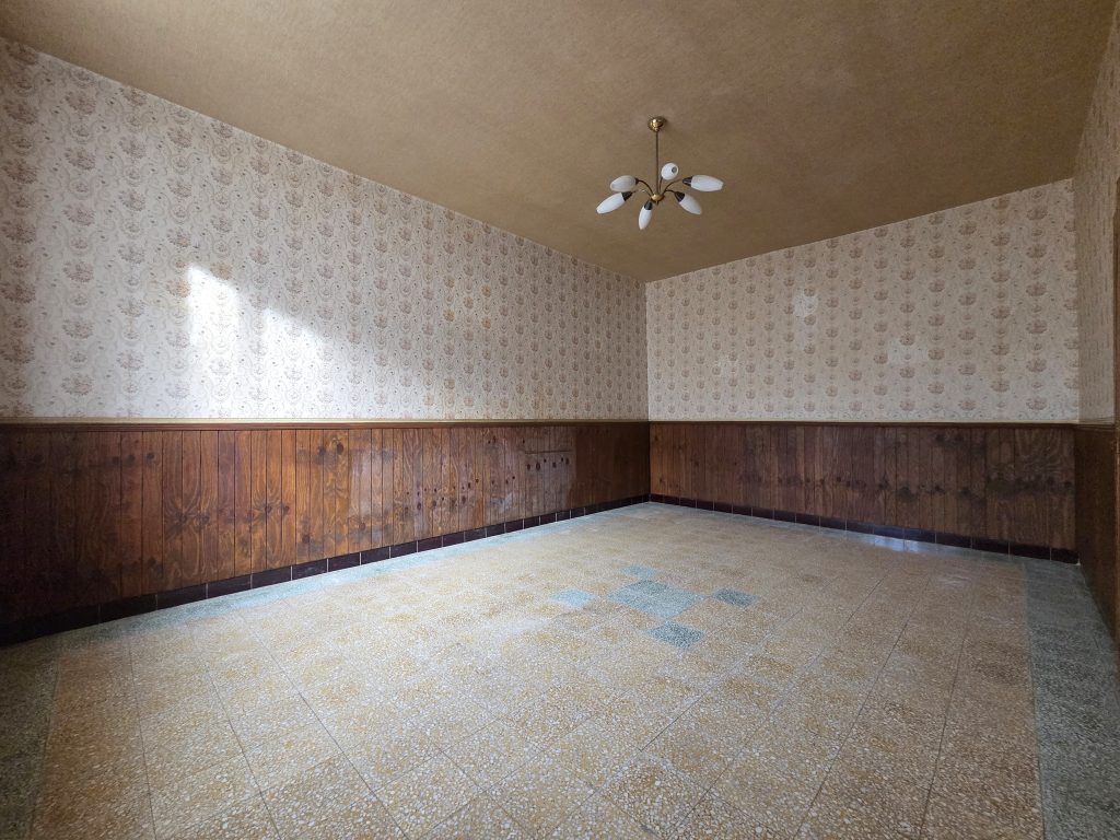 Maison T5 de 130m2 à rénover à St Agnin sur Bion