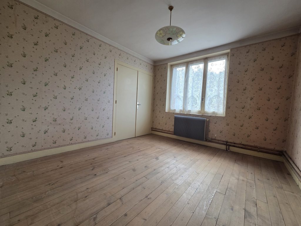 Maison T5 de 130m2 à rénover à St Agnin sur Bion