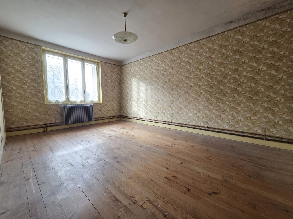 Maison T5 de 130m2 à rénover à St Agnin sur Bion
