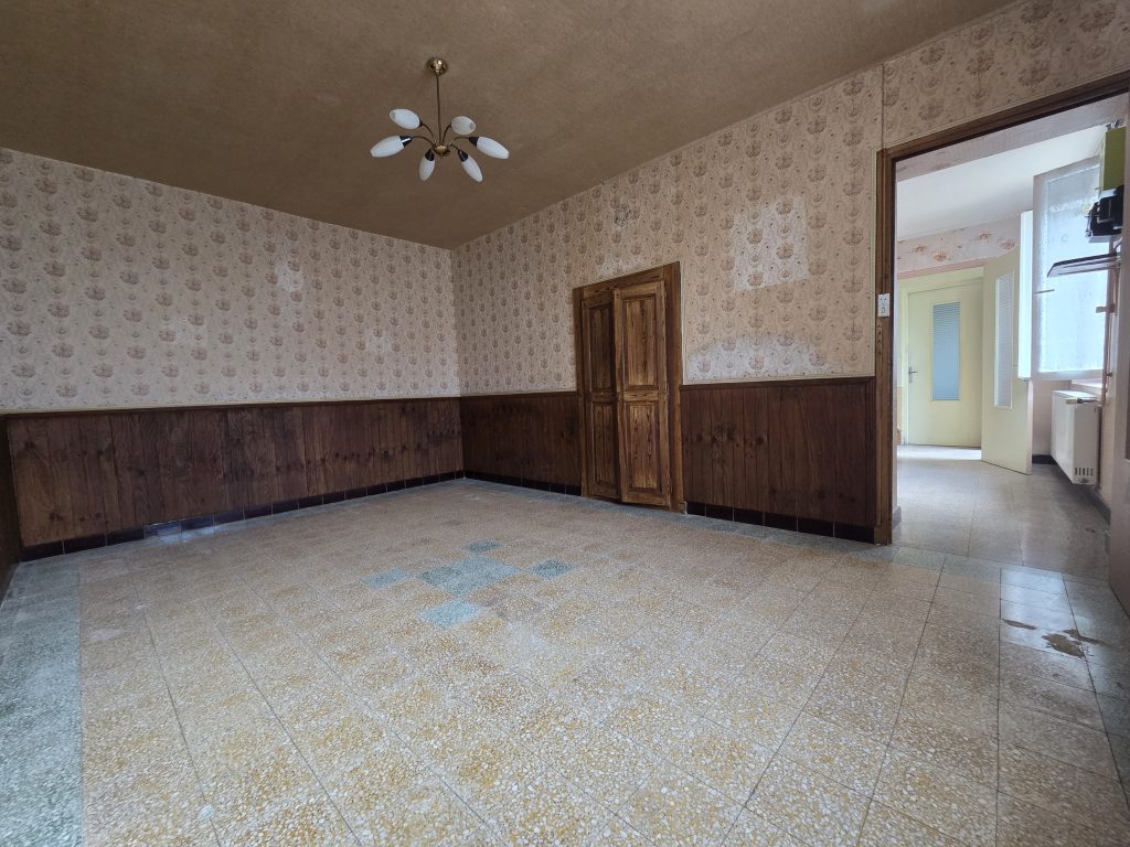 Maison T5 de 130m2 à rénover à St Agnin sur Bion