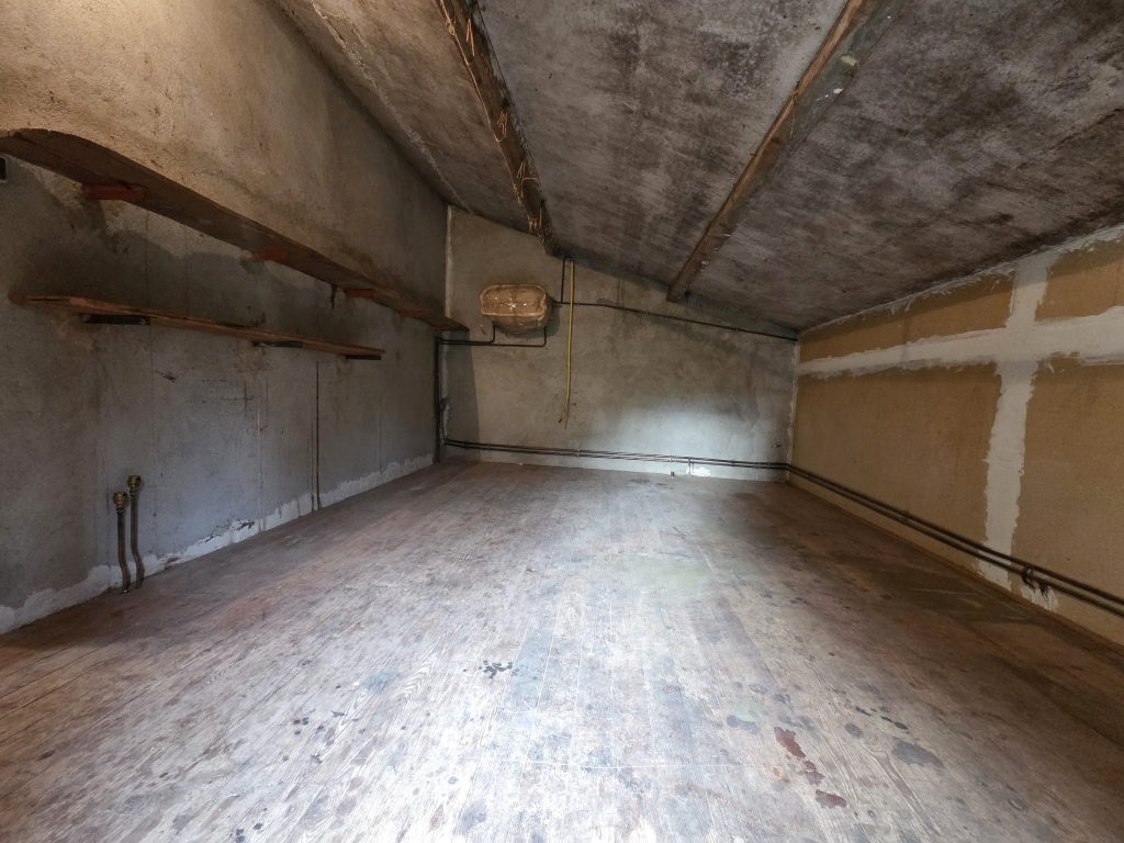 Maison T5 de 130m2 à rénover à St Agnin sur Bion