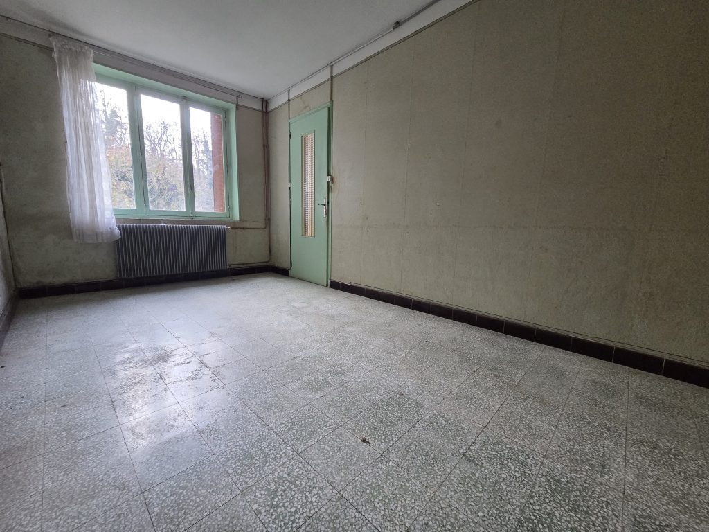 Maison T5 de 130m2 à rénover à St Agnin sur Bion