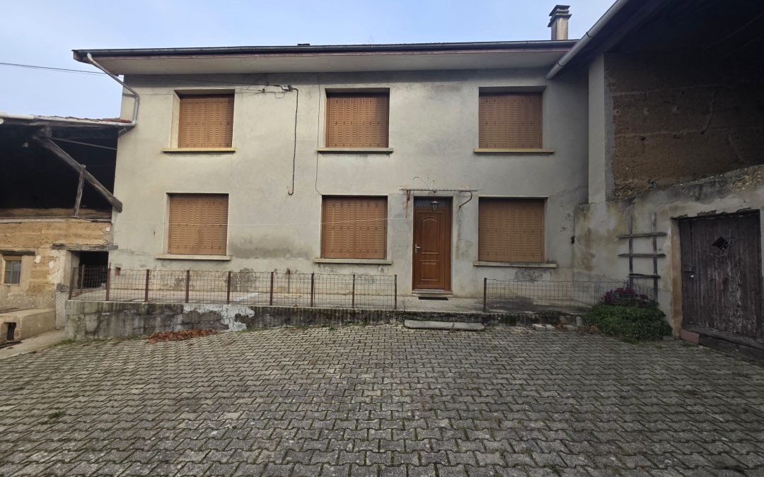 Maison T5 de 130m2 à rénover à St Agnin sur Bion