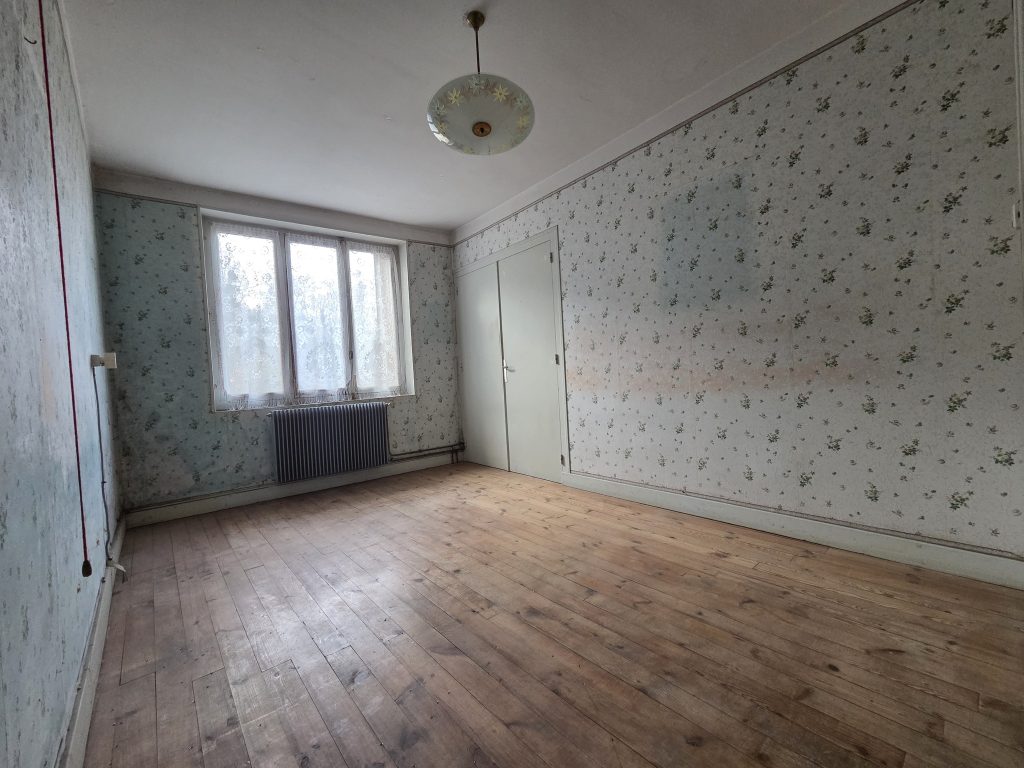 Maison T5 de 130m2 à rénover à St Agnin sur Bion