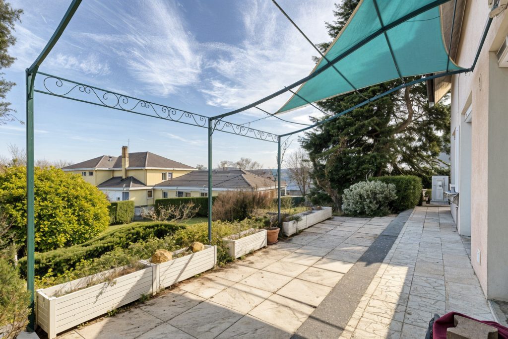 Maison familiale de caractère   160 m2   Sous-sol complet   Terrain 895 m2