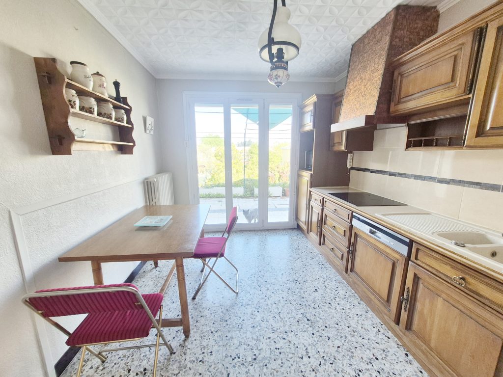 Maison familiale de caractère   160 m2   Sous-sol complet   Terrain 895 m2