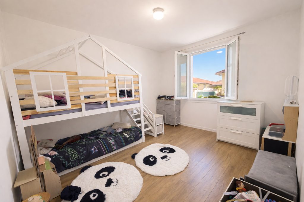 Maison familiale 145m2 habitable (190m2 utiles) 5 chambres rénovée à Tignieu