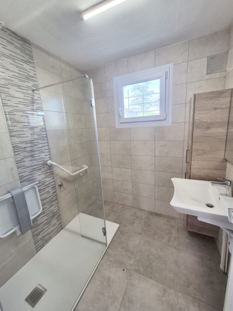 Maison familiale de caractère   160 m2   Sous-sol complet   Terrain 895 m2