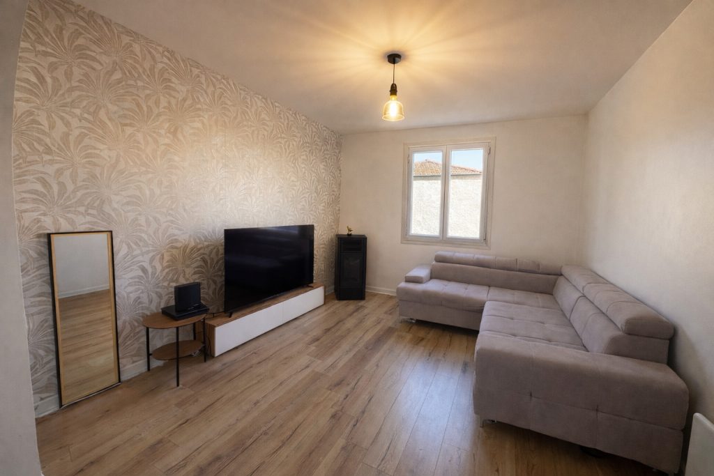 Maison familiale 145m2 habitable (190m2 utiles) 5 chambres rénovée à Tignieu