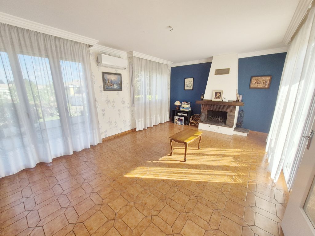 Maison familiale de caractère   160 m2   Sous-sol complet   Terrain 895 m2