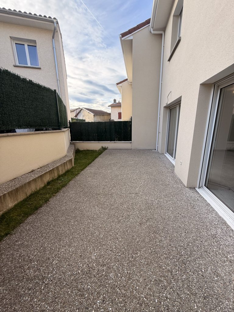 Maison neuve 2023 – 2 niveaux – 100 m2 –  Terrasse 50 m2 et parking privé
