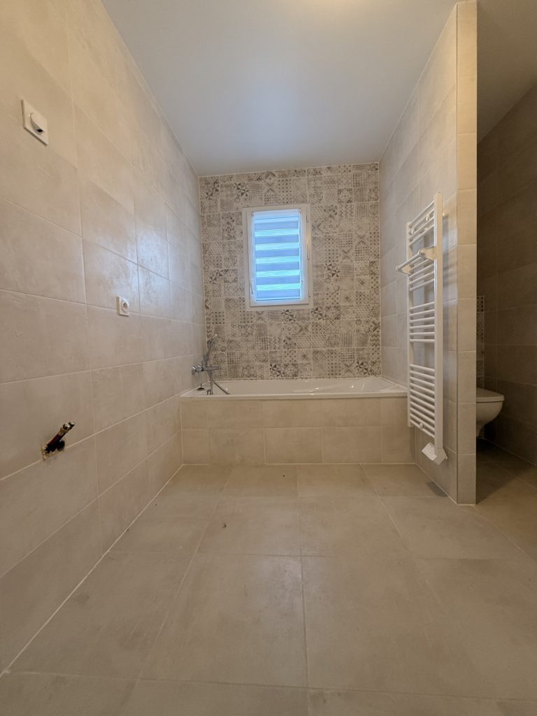 Maison neuve 2023 – 2 niveaux – 100 m2 –  Terrasse 50 m2 et parking privé