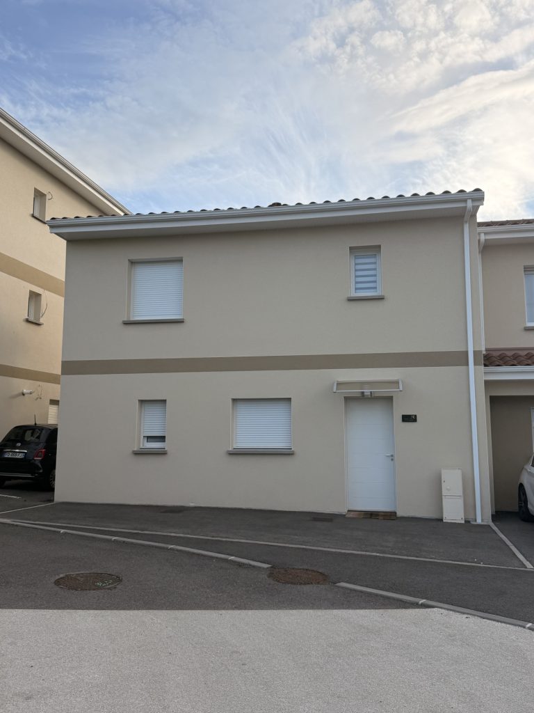 Maison neuve 2023 – 2 niveaux – 100 m2 –  Terrasse 50 m2 et parking privé