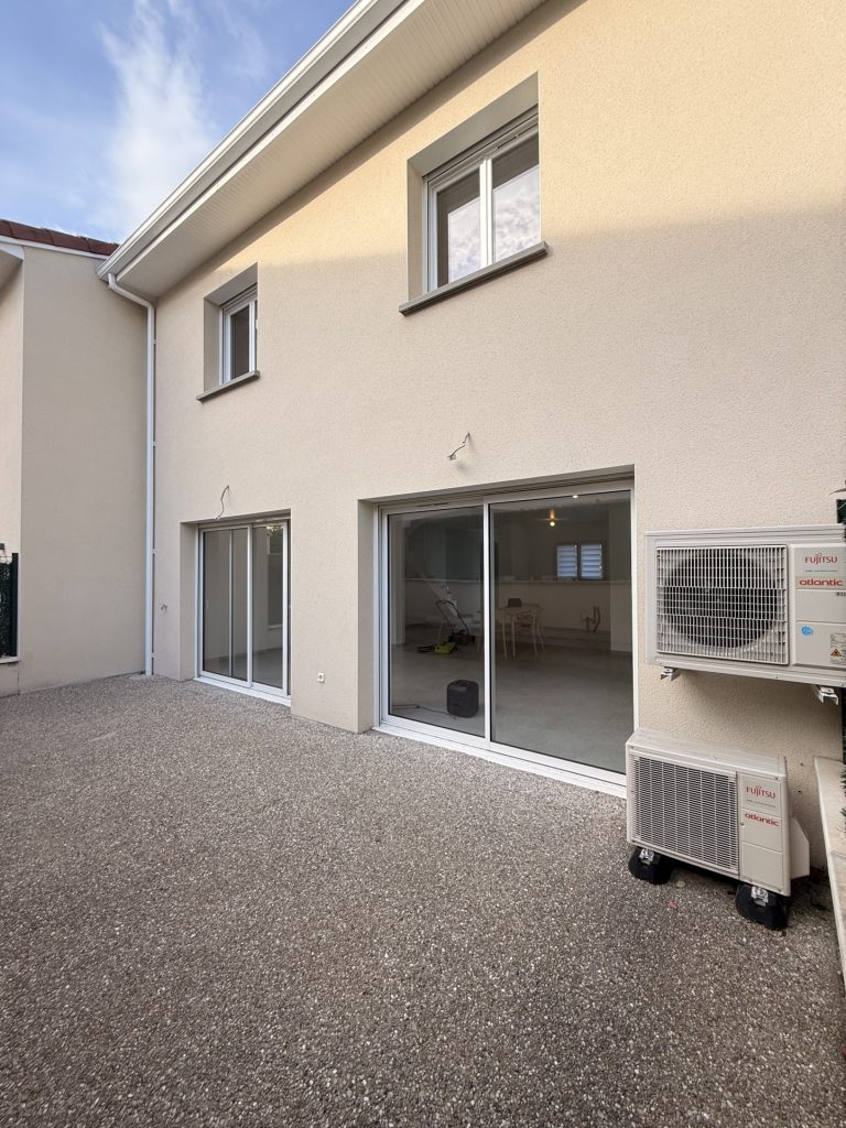 Maison neuve 2023 – 2 niveaux – 100 m2 –  Terrasse 50 m2 et parking privé