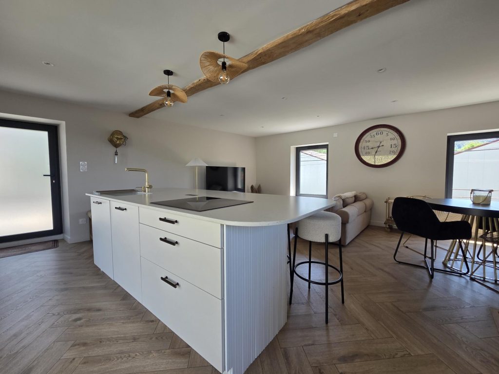Maison coup de cœur Nivolas-Vermelle ! Maison T4 de 95m2 avec piscine