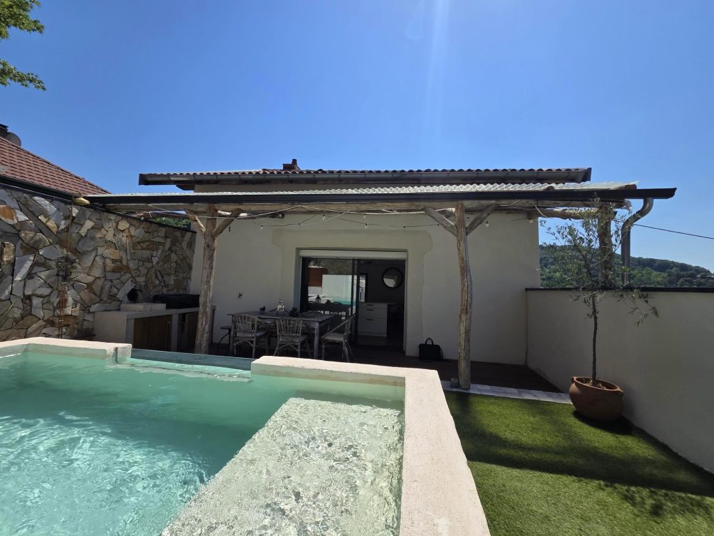 Maison coup de cœur Nivolas-Vermelle ! Maison T4 de 95m2 avec piscine