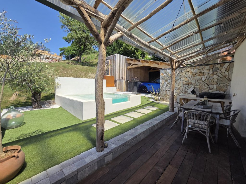 Maison coup de cœur Nivolas-Vermelle ! Maison T4 de 95m2 avec piscine